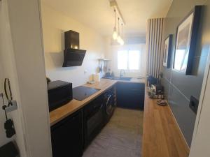 Symphony Sunrise, with stunning sea views and short walk to the beach BY NAMASTE ELITE