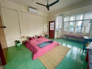 Baan KhaoSoi - Private room in a rooftop hostel 4th floor