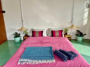 Baan KhaoSoi - Private room in a rooftop hostel 4th floor