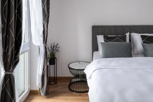 Modern Space Glamour Studio by BookingHost