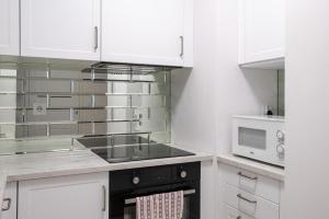 Modern Space Glamour Studio by BookingHost