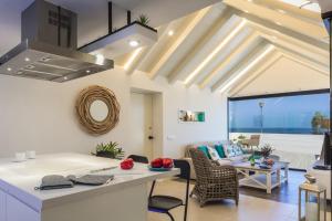 Villa Del Mar by Villa Plus