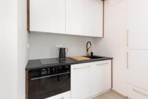 Aleja Solidarności 60B II by Noclegi Renters