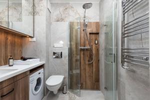 Aleja Solidarności 60B by Noclegi Renters