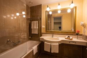 Junior Suite room in Cosmo Hotel Palace