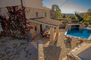 Romantic stone villa with pool and waterfall, in a quiet area - by Traveler tourist agency ID 2162 
