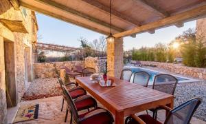 Romantic stone villa with pool and waterfall, in a quiet area - by Traveler tourist agency ID 2162 