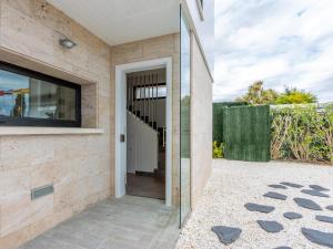 Casa moderna con piscina, Wi-Fi, AA, barbacoa y parking en Sant Pere Pescador - ES-89-73