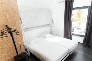 Double Room with Private Bathroom room in HI Parque das Nações – Pousada de Juventude