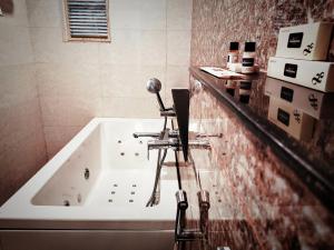 Sambhabana Hotel & Suites