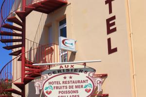 Hotels Maison Hotel Aux Cerisiers : photos des chambres