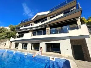 Villa de lujo con vistas al mar y piscina privada - Malgrat de Mar