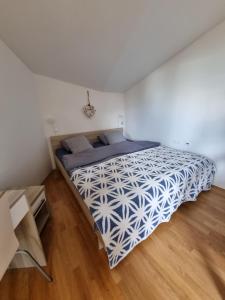 Forest View Apartment