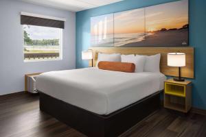 King Room - Non-Smoking room in Days Inn by Wyndham Queensbury/Lake George