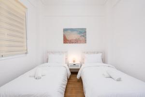 City Chic Apartment with Park View