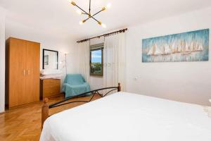 Holiday home in Vrbnik/Insel Krk 36717 