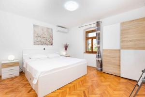 Holiday home in Vrbnik - Insel Krk 36717