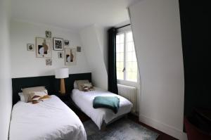 Maisons d'hotes Le Domaine Saint Ange : Chambre Lits Jumeaux - Vue sur Jardin