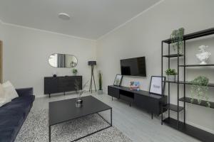 Home Office - 2-Bedroom Apartment Corpo-Stay in Kraków by Noclegi Renters