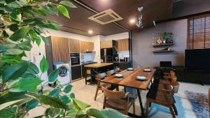 Luxury Duplex Suite 4 pax Netflix Wifi Selayang KL