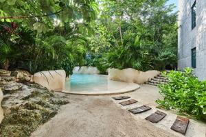 James Bond - Centric studio & Private Plunge Pool & Beach club access