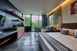 James Bond - Centric studio & Private Plunge Pool & Beach club access