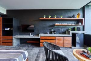 James Bond - Centric studio & Private Plunge Pool & Beach club access