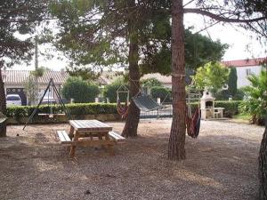 Appartements soleil catalan terrasse panoramique ok cheques vacances 4pers wifi 65m2 jardin parking 2ch 2km mer : photos des chambres