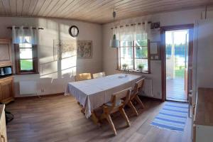 The Pintorp cabin by the lake