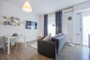 San Siros Lights " Metro 3 Minutes, Stadium 5 Minutes"