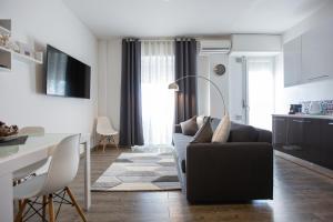 San Siros Lights " Metro 3 Minutes, Stadium 5 Minutes"