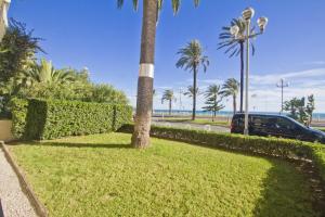 Garden Floor Condo with Promenade Sea View
