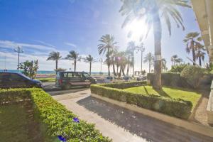 Garden Floor Condo with Promenade Sea View