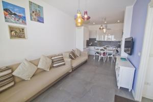 Garden Floor Condo with Promenade Sea View