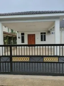 Homestay Usrati No. 17K (untuk muslims sahaja) - 玻璃市港口