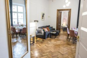 CracWoW K8 No.11 Apartment