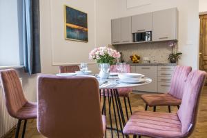 CracWoW K8 No.11 Apartment
