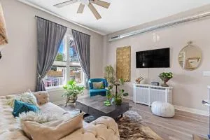 King Sweet, 2bd, 1 bath, in Historic Walker's Point - 西艾利斯