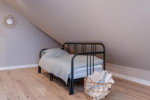 Cozy Spacious Loft! Great for Longer Stays!