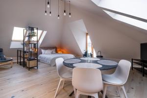 Cozy Spacious Loft! Great for Longer Stays!