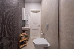 Cozy Spacious Loft! Great for Longer Stays!