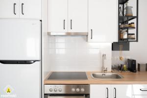 roomaki -tasteful studio in the center w parking