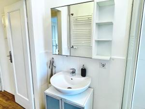 Zentrales City Apartment bis 4 Personen mit Küche und Wohnzimmer - 54m²