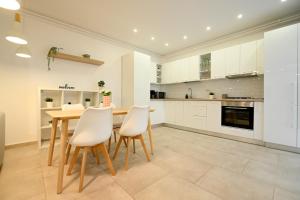 Splendid 2BR Apartment with Breathtaking Views of Casa Poporului