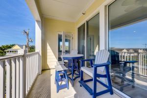 Walk to Shore Roomy Condo in North Myrtle Beach!