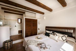 CAN NOVES - 5 Suites Recently built villa with bbq & outside area