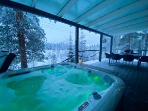 Northern Light Villa Ylläs with a Jacuzzi