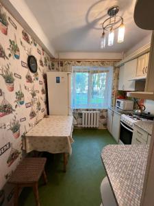 2-на квартира вул. Михайла Донця 5, поруч НАУ, КПІ, клініка Шалімова, метро Шулявська -15 хв