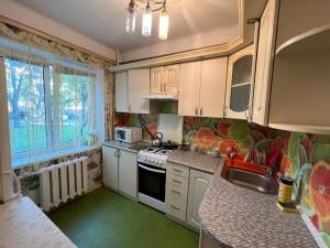 2-на квартира вул. Михайла Донця 5, поруч НАУ, КПІ, клініка Шалімова, метро Шулявська -15 хв