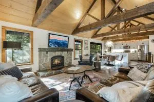 Timber Grove at Tahoe Park - Gorgeous 4BR Cabin - Tahoe Park HOA, Pets OK, Near Skiing - Alpine Meadows